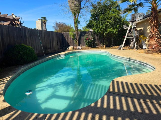 2700 Oaklawn Dr, Modesto, CA 95355