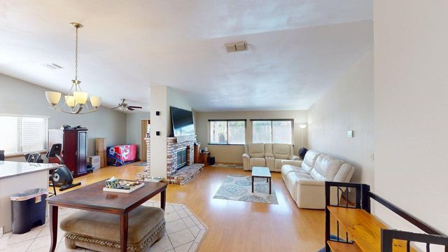 2700 Oaklawn Dr, Modesto, CA 95355