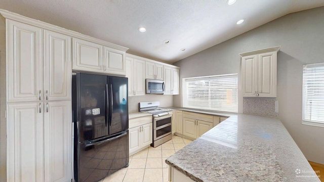 2700 Oaklawn Dr, Modesto, CA 95355