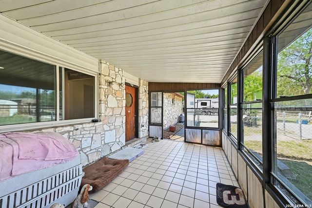 9803 SAXET DR, Boerne, TX 78006