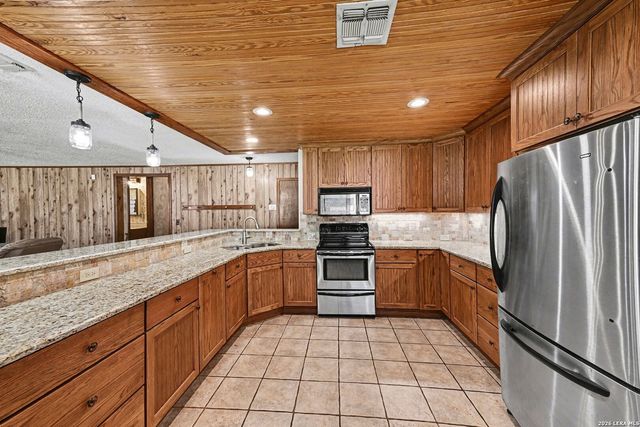 9803 SAXET DR, Boerne, TX 78006