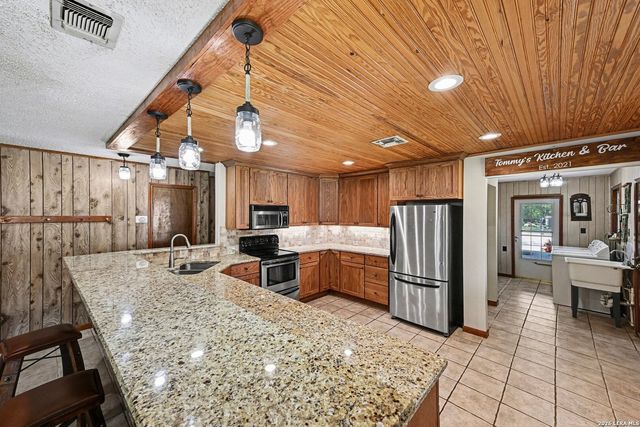 9803 SAXET DR, Boerne, TX 78006