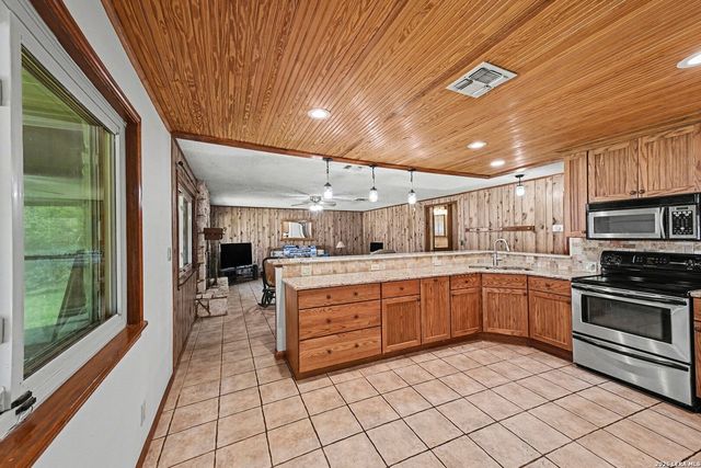 9803 SAXET DR, Boerne, TX 78006