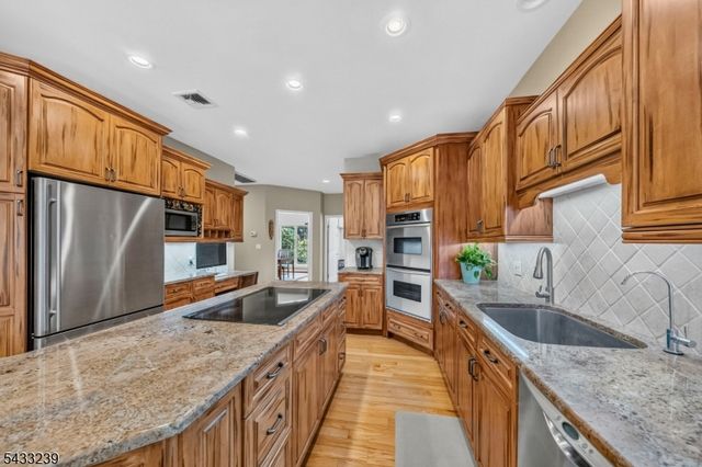 15 Daro Ct, Montville Twp., NJ 07045