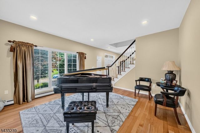 15 Daro Ct, Montville Twp., NJ 07045