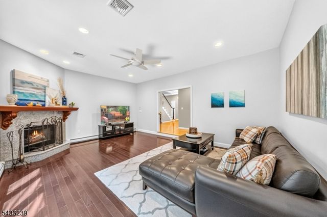 15 Daro Ct, Montville Twp., NJ 07045