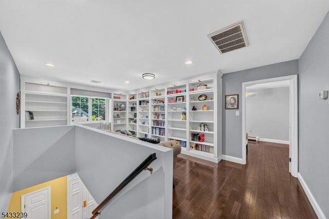 15 Daro Ct, Montville Twp., NJ 07045