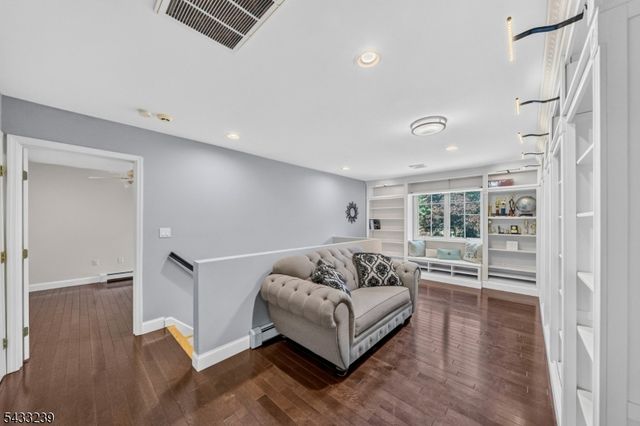 15 Daro Ct, Montville Twp., NJ 07045