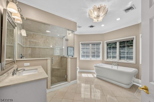 15 Daro Ct, Montville Twp., NJ 07045