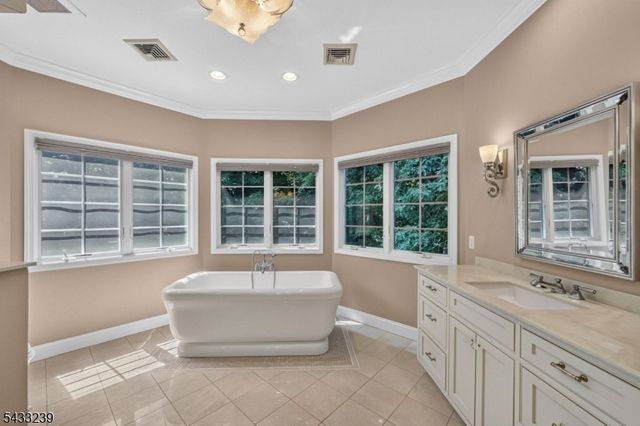 15 Daro Ct, Montville Twp., NJ 07045