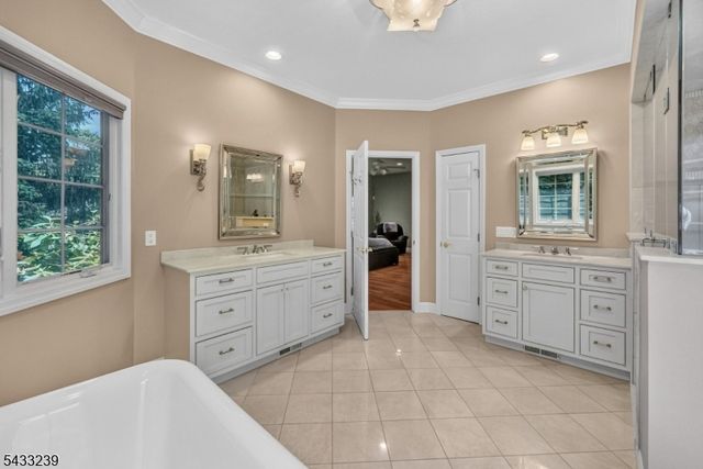 15 Daro Ct, Montville Twp., NJ 07045