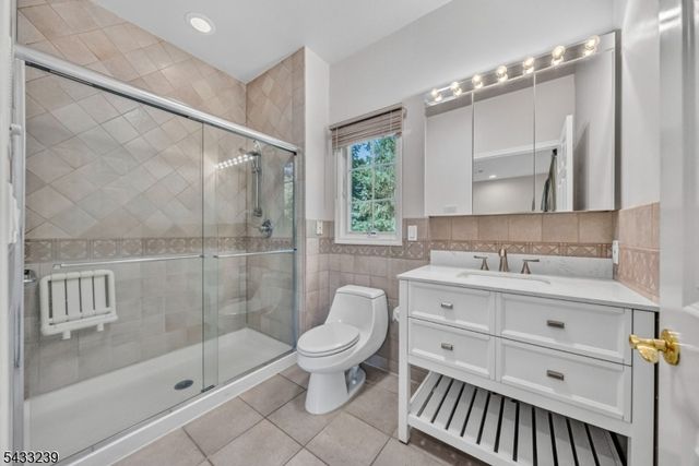 15 Daro Ct, Montville Twp., NJ 07045