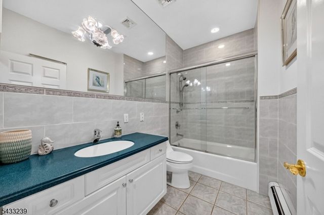15 Daro Ct, Montville Twp., NJ 07045