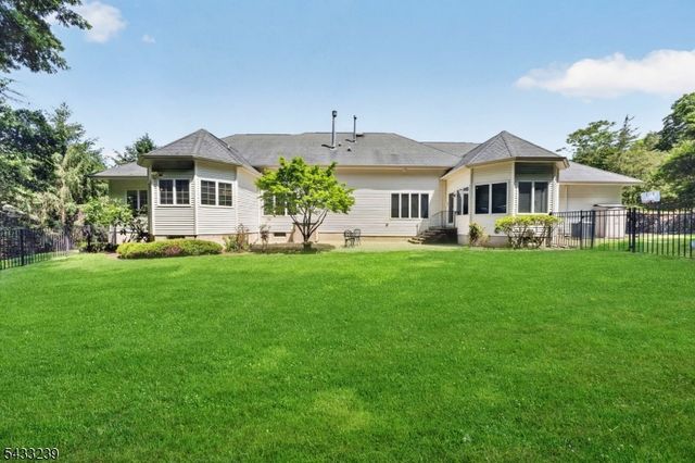 15 Daro Ct, Montville Twp., NJ 07045