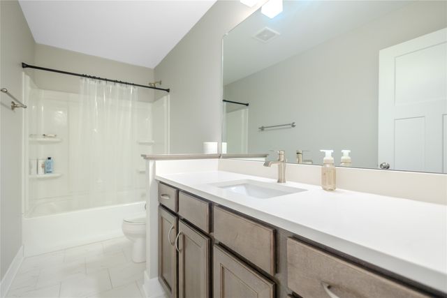 3144 Lakeview Drive SE, Altoona, IA 50009