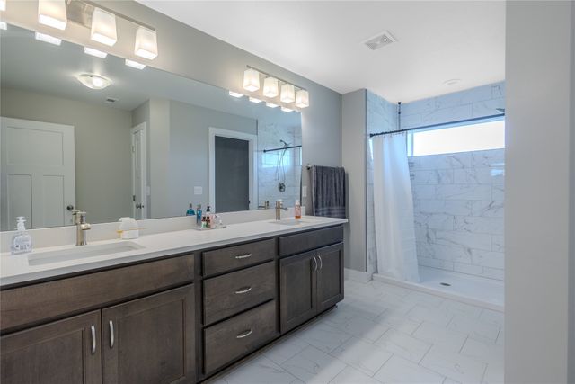 3144 Lakeview Drive SE, Altoona, IA 50009