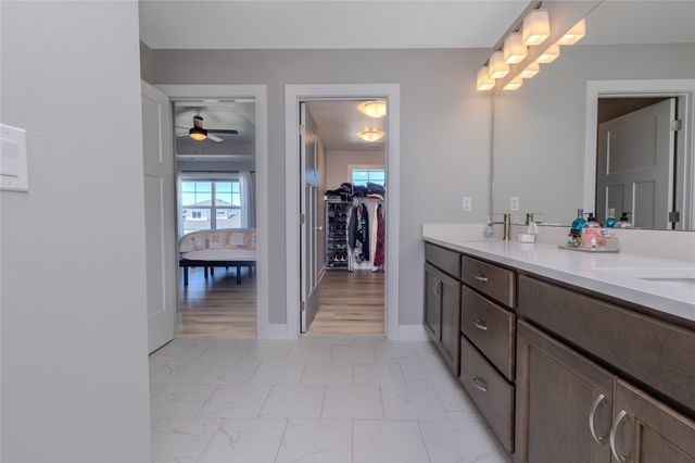 3144 Lakeview Drive SE, Altoona, IA 50009