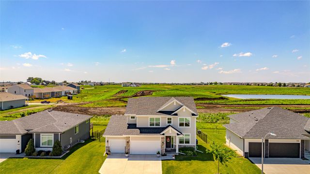 3144 Lakeview Drive SE, Altoona, IA 50009