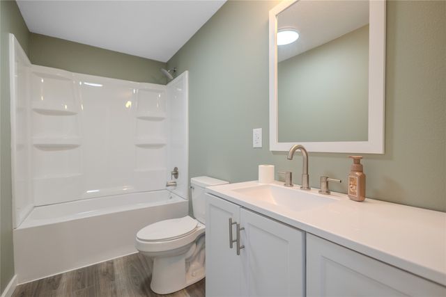 3144 Lakeview Drive SE, Altoona, IA 50009