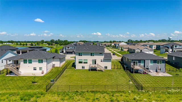 3144 Lakeview Drive SE, Altoona, IA 50009