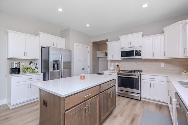 3144 Lakeview Drive SE, Altoona, IA 50009