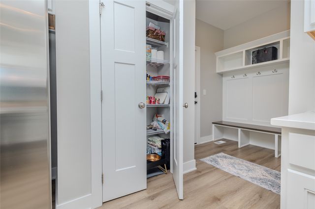 3144 Lakeview Drive SE, Altoona, IA 50009
