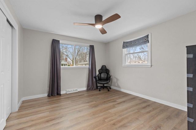 2007 S GLADYS AVENUE, Appleton, WI 54915