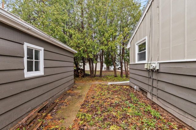 2007 S GLADYS AVENUE, Appleton, WI 54915