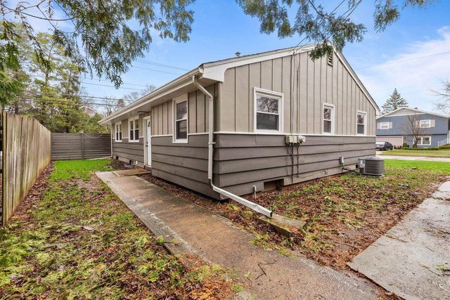 2007 S GLADYS AVENUE, Appleton, WI 54915