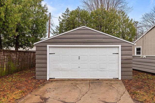 2007 S GLADYS AVENUE, Appleton, WI 54915