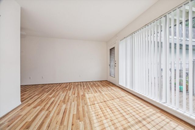 3703 Roseland Street 10, Houston, TX 77006