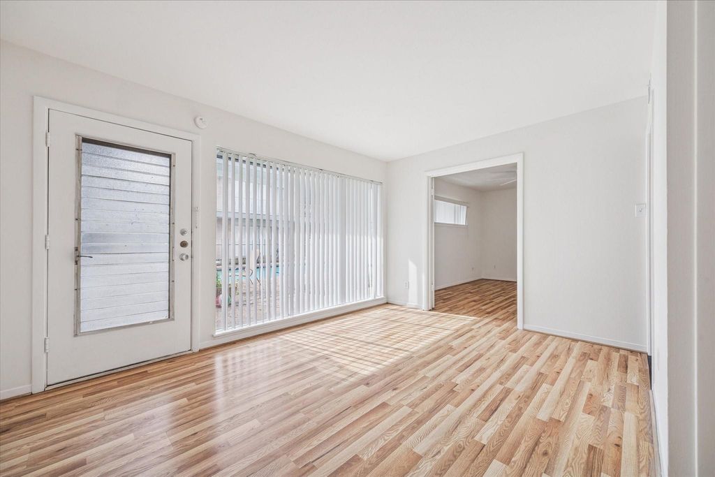 3703 Roseland Street 10, Houston, TX 77006