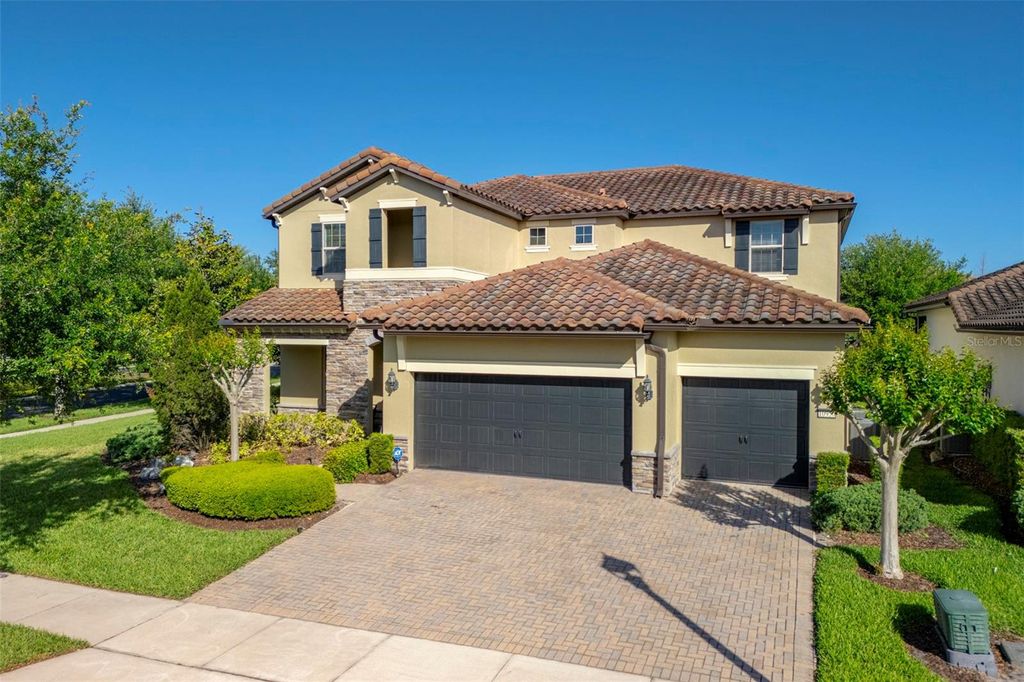 Image 2 of property listing at 10950 CITRON OAKS DRIVE, Orlando, FL 32836