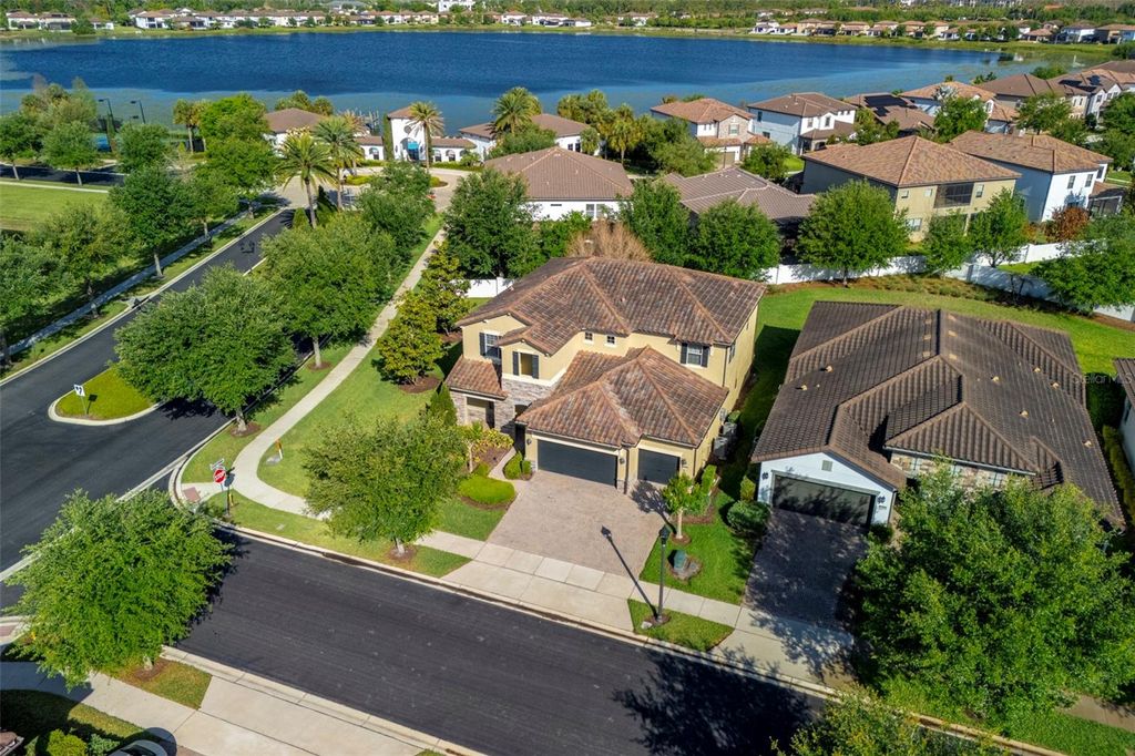 Image 3 of property listing at 10950 CITRON OAKS DRIVE, Orlando, FL 32836