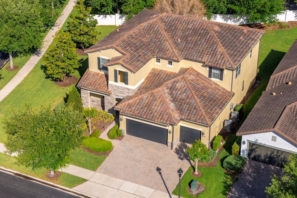 Image 4 of property listing at 10950 CITRON OAKS DRIVE, Orlando, FL 32836