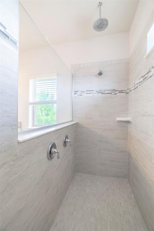 Image 31 of property listing at 10950 CITRON OAKS DRIVE, Orlando, FL 32836