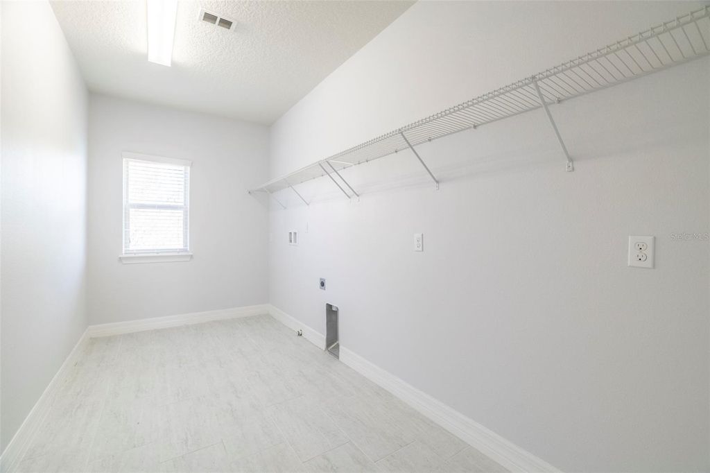 Image 34 of property listing at 10950 CITRON OAKS DRIVE, Orlando, FL 32836