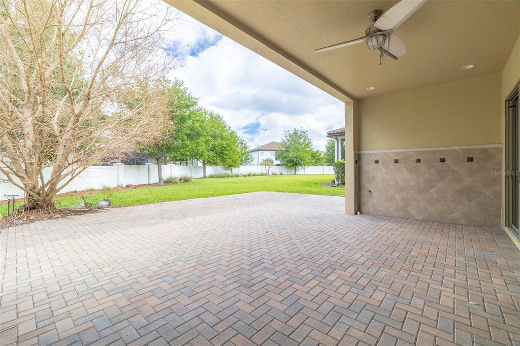 Image 8 of property listing at 10950 CITRON OAKS DRIVE, Orlando, FL 32836