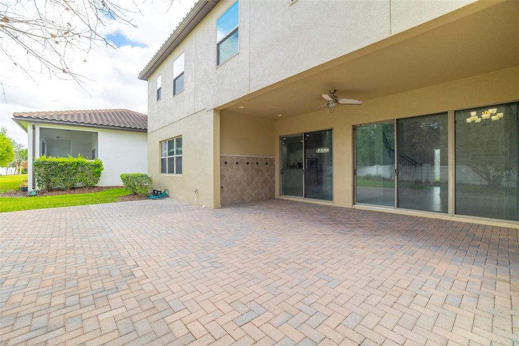 Image 9 of property listing at 10950 CITRON OAKS DRIVE, Orlando, FL 32836