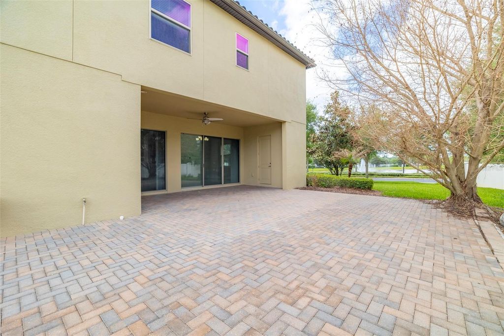 Image 10 of property listing at 10950 CITRON OAKS DRIVE, Orlando, FL 32836