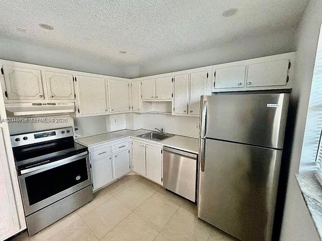100 Berkley Rd 210, Hollywood, FL 33024