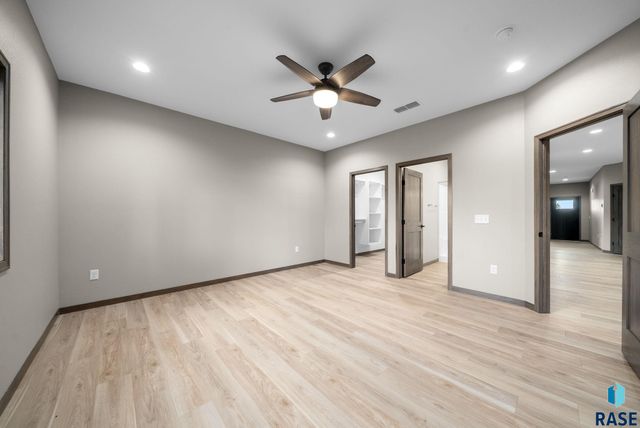 638 Harter Dr Drive, Madison, SD 57042