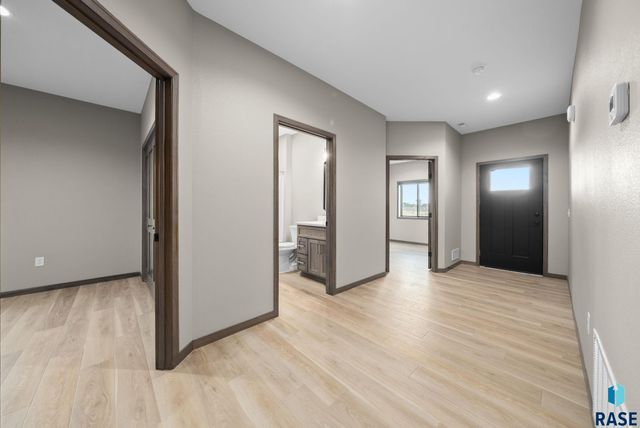 638 Harter Dr Drive, Madison, SD 57042