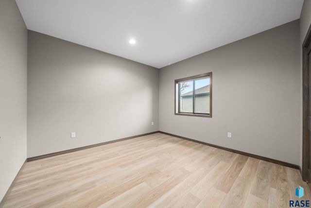 638 Harter Dr Drive, Madison, SD 57042