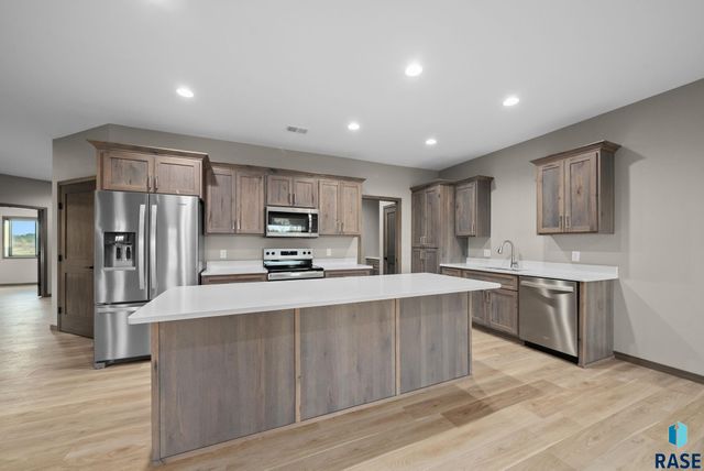 638 Harter Dr Drive, Madison, SD 57042