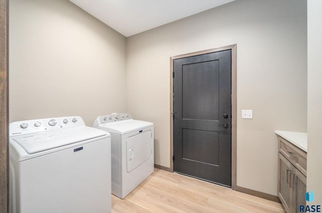 638 Harter Dr Drive, Madison, SD 57042