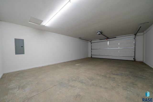 638 Harter Dr Drive, Madison, SD 57042