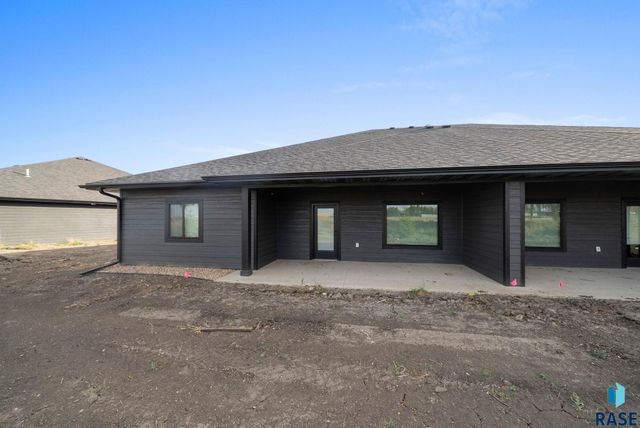 638 Harter Dr Drive, Madison, SD 57042