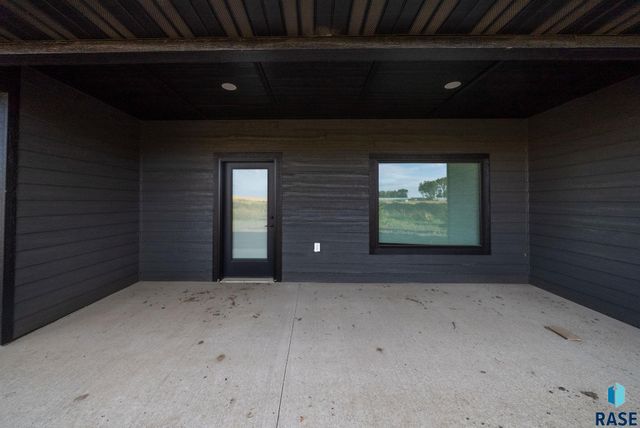 638 Harter Dr Drive, Madison, SD 57042