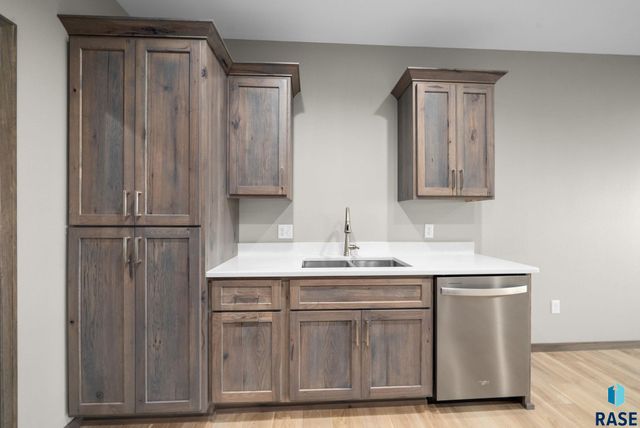 638 Harter Dr Drive, Madison, SD 57042